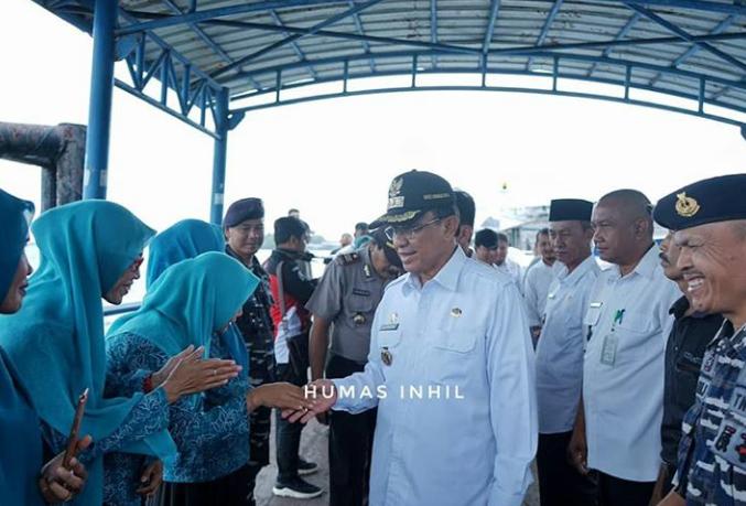 Bupati Indragiri Hilir HM Wardan meresmikan pusat kesehatan masyarakat(puskesmas) Tanah Merah.