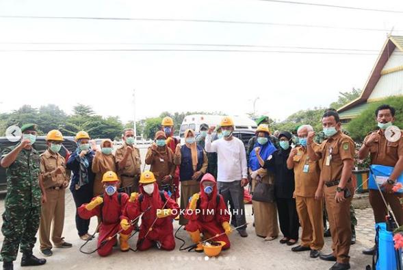 Hj Zulaikha Wardan Bersama Kodim 0314/inhil Melakukan penyemprotan cairan disinfektan