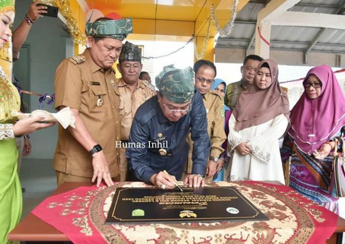 Bupati Indragiri Hilir Resmikan 4 Gedung Baru Di Guntung Kateman 