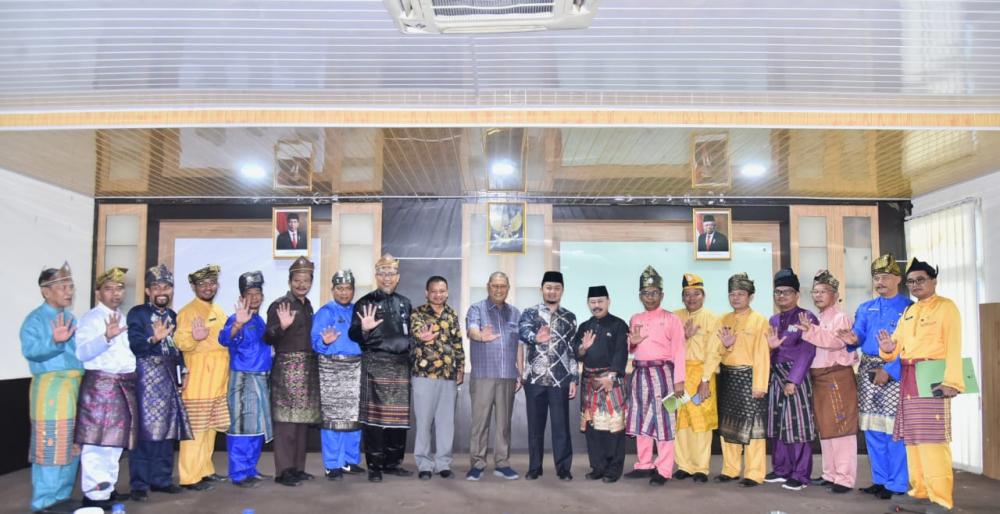 Wakil Bupati H.Syamsuddin Uti menerima Kunjungan Kerja Anggota DPR RI, serahkan Proposal Usulan Pembangunan Inhil. 