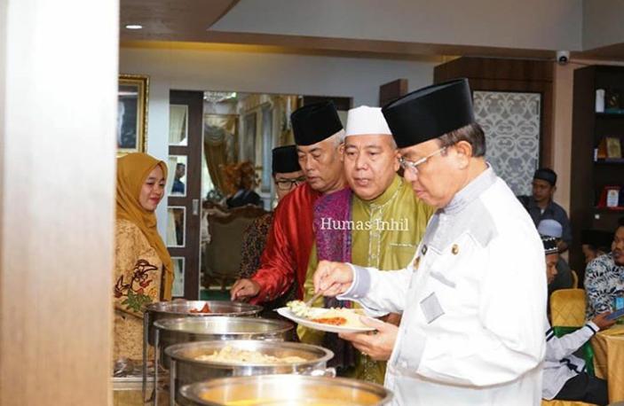 Bupati Inhil HM Wardan Menjamu Sarapan Pagi Pimpinan Pondok Pesantren A-Mubarok Li Tahfizil Qur'an Jambi 