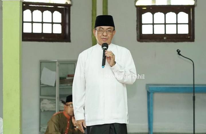 Kunker Di Kecamatan Kempas, Bupati Inhil HM.Wardan jadi Imam dan Khatib Sholat Jum'at di masjid At-Taqwa 