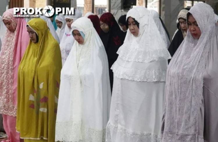 Bupati Inhil Ikuti Kegiatan Amaliah Ramadan yang Ditaja Ketua TP PKK Inhil Hj. Zulaikhah Wardan