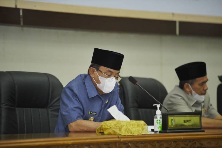 Bupati Inhil HM. Wardan Serahkan Buku LKPJ Tahun 2021 kepada DPRD Inhil