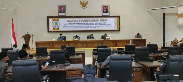 Bupati Inhil HM. Wardan Serahkan Buku LKPJ Tahun 2021 kepada DPRD Inhil
