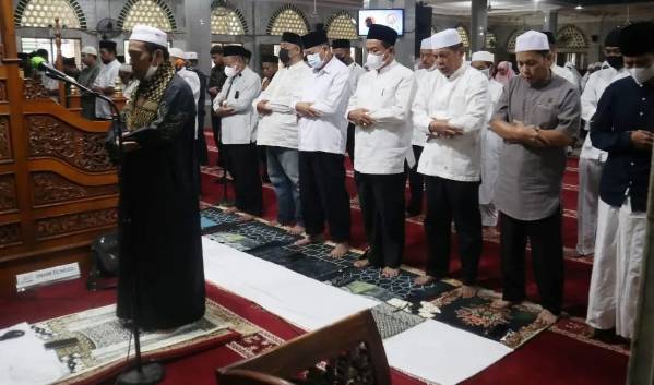 Bupati Inhil Ikuti Kegiatan Amaliah Ramadan yang Ditaja Ketua TP PKK Inhil Hj. Zulaikhah Wardan