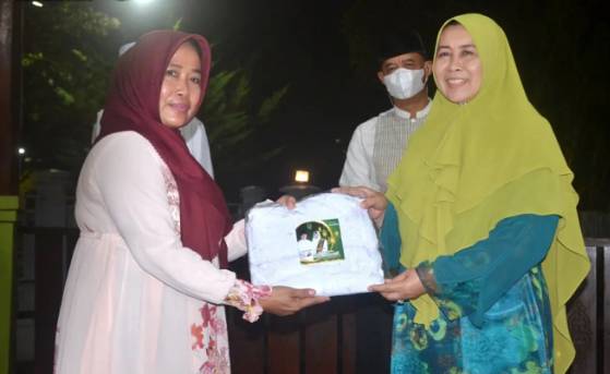 Bupati Inhil Beserta istri Hj. Zulaikhah Wardan Terima Kunjungan Silaturahim Masyarakat Kateman di Malam ke-14 Ramadan