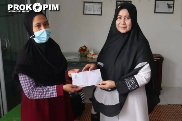 Ketua TP PKK  Inhil Hj. Zulaikhah Wardan Serahkan Bantuan untuk Anak Berkebutuhan Khusus