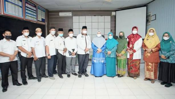 Ketua GSH dan Baznas Inhil Salurkan Bantuan Zakat Premium Ramadan di Kecamatan Tembilahan Hulu dan Tempuling