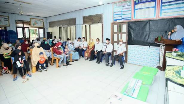 Ketua GSH dan Baznas Inhil Salurkan Bantuan Zakat Premium Ramadan di Kecamatan Tembilahan Hulu dan Tempuling