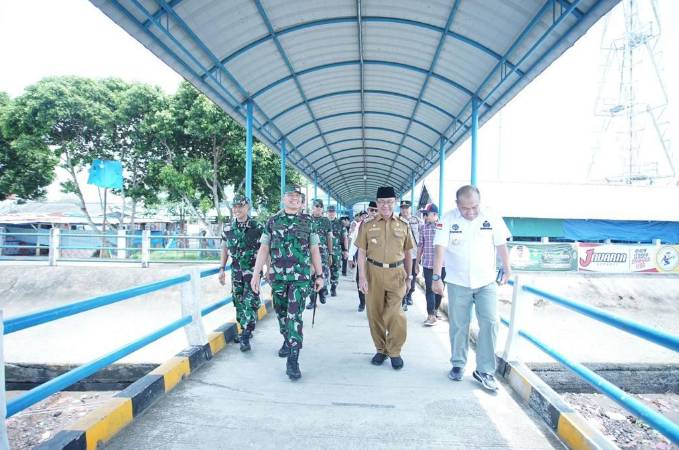 Bupati Inhil Sambut Kedatangan Danrem 031/Wira Bima dan Ziarah ke Makam Tuan Guru Sapat