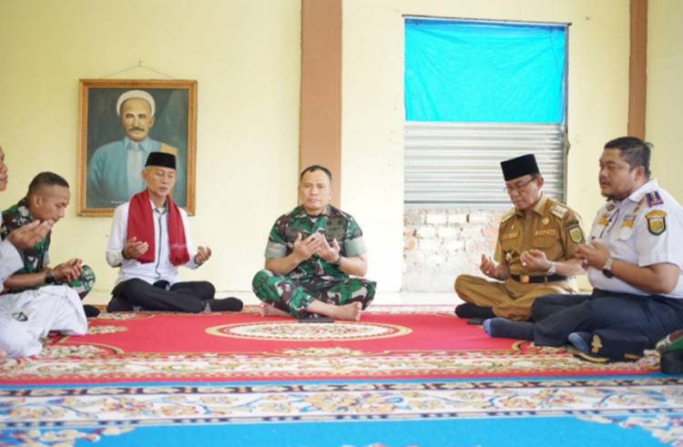 Bupati Inhil Sambut Kedatangan Danrem 031/Wira Bima dan Ziarah ke Makam Tuan Guru Sapat