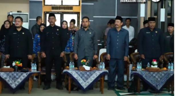 Pj Bupati Indragiri Hilir Herman  Melantik dan Mengambil Sumpah Janji PPPK Serta Menyerahkan SK