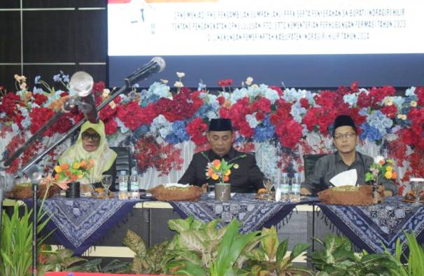 Pj Bupati Indragiri Hilir Herman  Melantik dan Mengambil Sumpah Janji PPPK Serta Menyerahkan SK