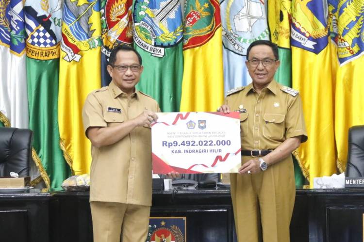 PEMKAB INHIL RAIH PENGHARGAAN INSENTIF FISKAL KINERJA TAHUN BERJALAN DARI PEMERINTAH PUSAT 