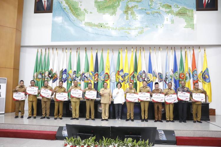 PEMKAB INHIL RAIH PENGHARGAAN INSENTIF FISKAL KINERJA TAHUN BERJALAN DARI PEMERINTAH PUSAT 