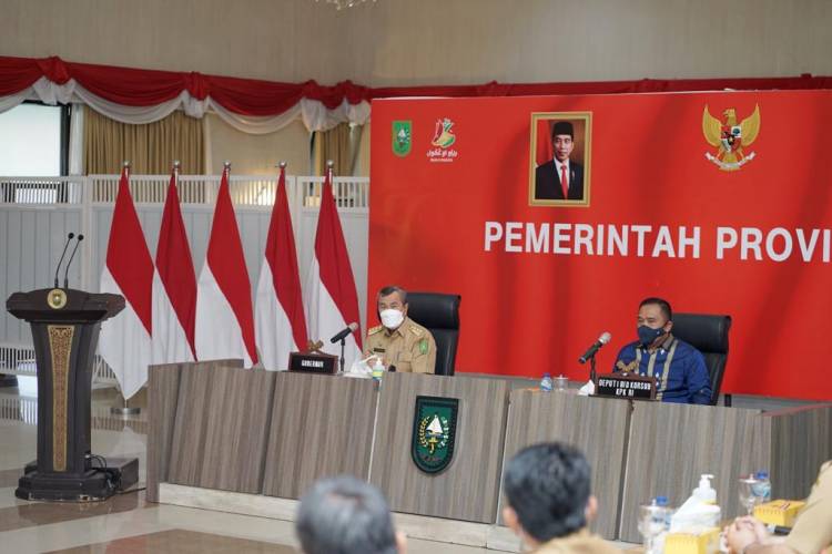 Raih Nilai Diatas Rata-rata Nasional Tahun 2021, Pemkab Inhil Terima Piagam Apresiasi MCP dan SPI dari KPK