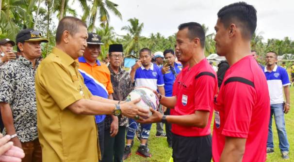 64 Tim Berlaga dalam Turnament Sepak Bola SU CUP Tahun 2022 yang Dibuka Wabup Inhil H. Syamsuddin Uti