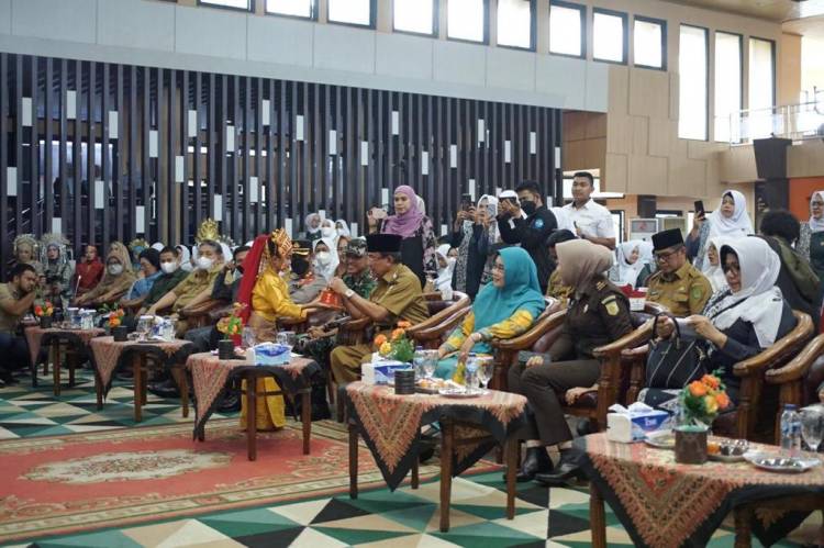 Hadiri HUT IBI ke-71, Bupati Berharap IBI Lebih Berperan dalam Menekan Angka Stunting di Inhil