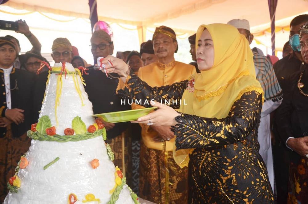 Bupati Indrgiri Hilir HM Wardan Hadiri Grebek Suro dan Kirab Budaya