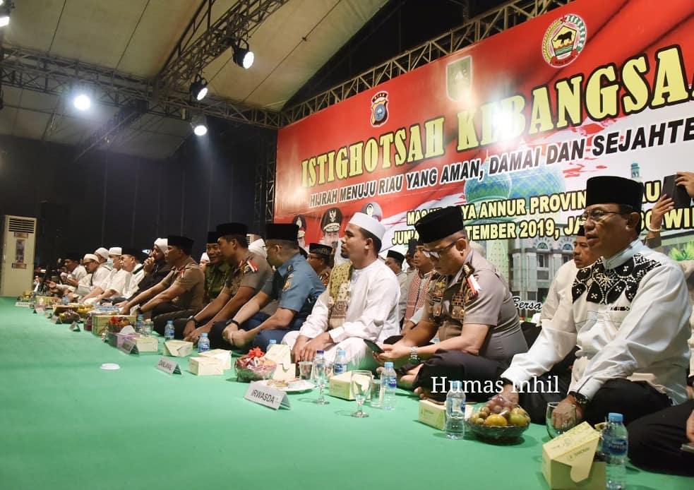 BUPATI INDRAGIRI HILIR HM WARDAN IKUTI SHOLAT ISTIGHOSAH KEBANGSAAN DI PEKAN BARU