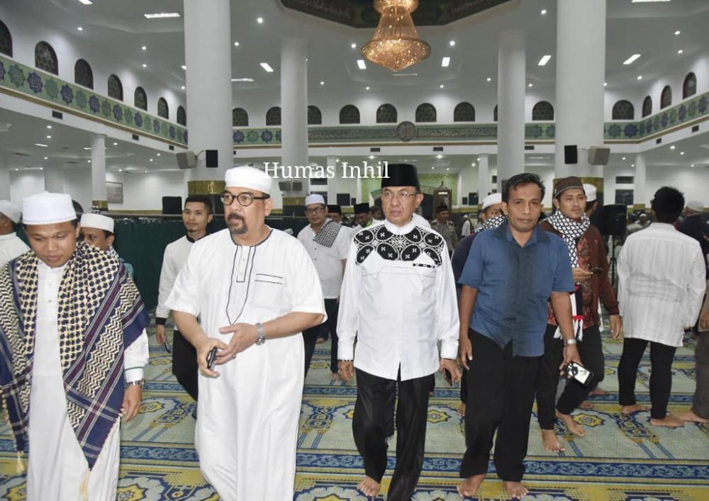BUPATI INDRAGIRI HILIR HM WARDAN IKUTI SHOLAT ISTIGHOSAH KEBANGSAAN DI PEKAN BARU