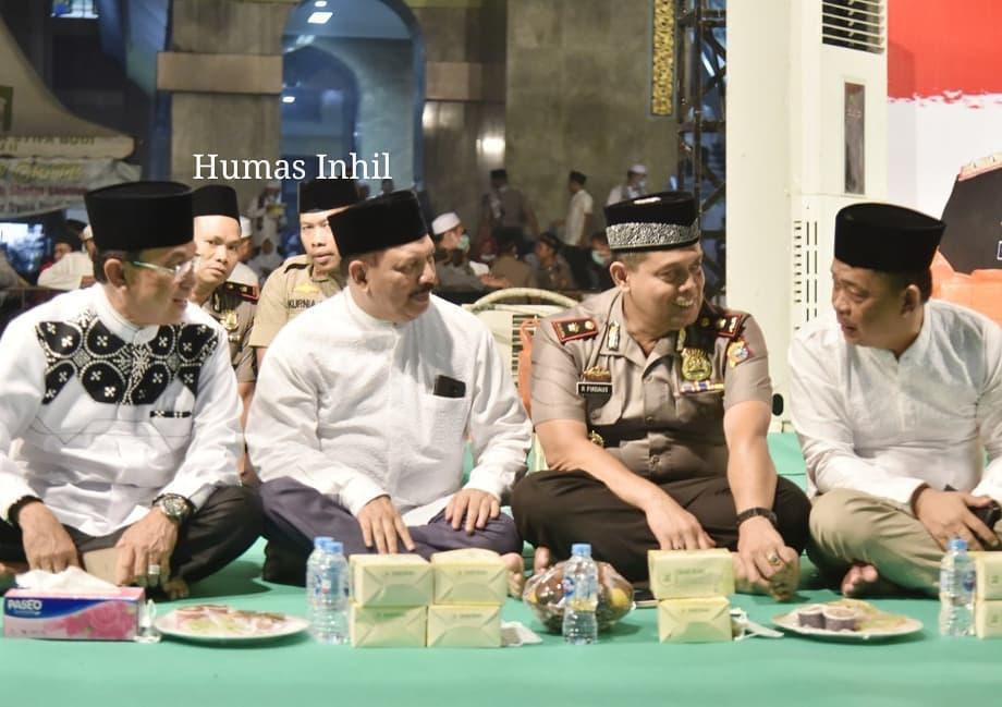 BUPATI INDRAGIRI HILIR HM WARDAN IKUTI SHOLAT ISTIGHOSAH KEBANGSAAN DI PEKAN BARU
