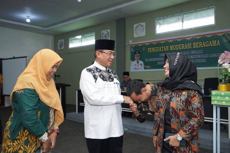 Bupati HM. Wardan Buka Kegiatan Penguatan Moderasi Beragama bagi Penyuluh Agama di Kemenag Inhil