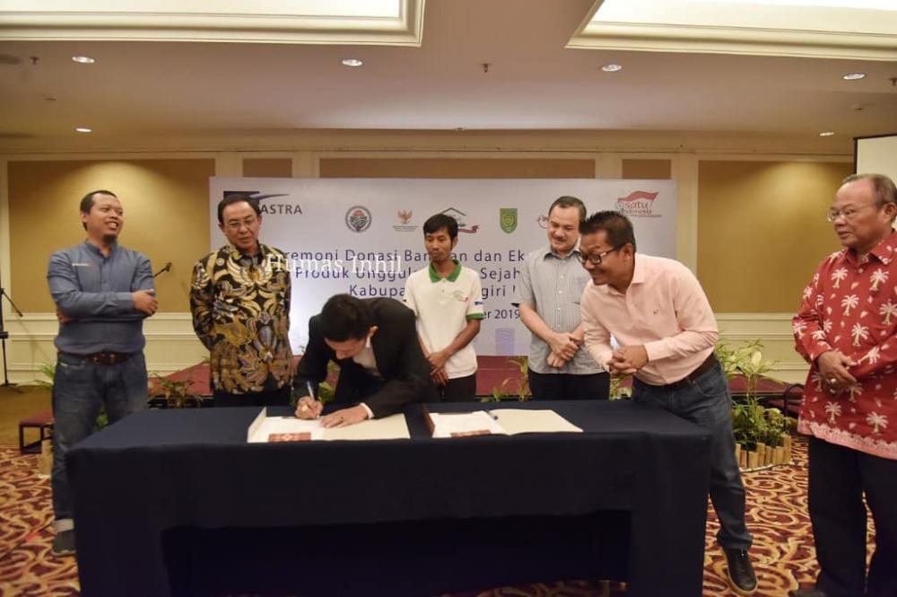 Bupati Inhil HM Wardan Dengan Kampung Berseri Mampu Meningkatkan Perekonimian Masyarakat