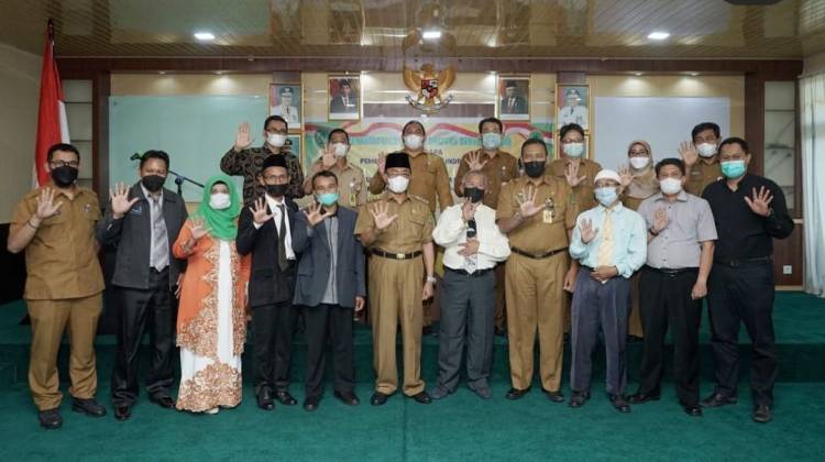 Bupati Inhil HM. Wardan Tandatangani MoU Kerja Sama dengan Unisi
