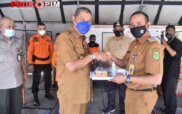 Wabup Inhil H.Syamsuddin Uti Salurkan Masker 40.000 Pcs, Hand Sanitizer 8.200 botol dan sabuk mandi 8.200 batang Bantuan Dari BNPB.