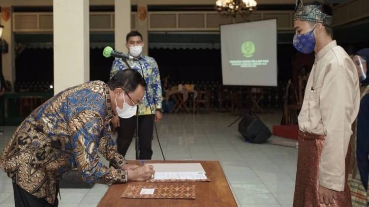 Lantik Pengurus IPR-Y Komisariat Inhil Periode 2021-2022, Bupati HM.Wardan Harapkan Kritikan yang Beretika dan Berbudaya