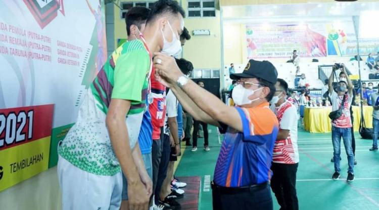 Kejurpov Badminton Inhil Tahun 2021, Resmi Ditutup Bupati HM. Wardan
