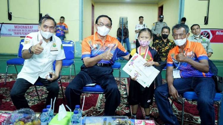 Kejurpov Badminton Inhil Tahun 2021, Resmi Ditutup Bupati HM. Wardan