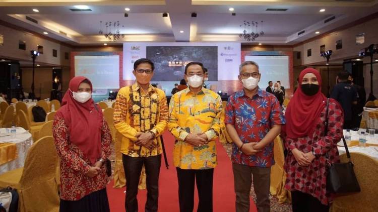 Bupati Inhil HM.Wardan Perkenalkan Potensi Kelapa pada acara ICCCF TH 2021