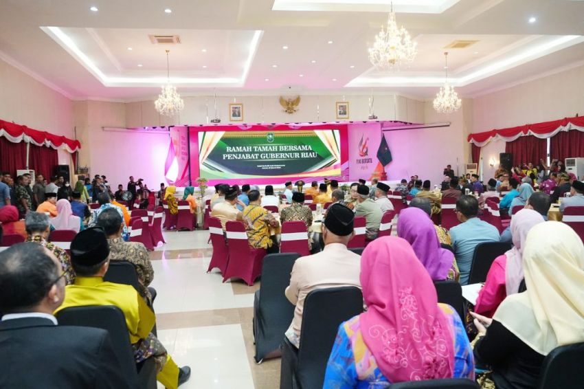 Pj.Bupati Herman Yang didampingi Istri Hadiri Ramah Tamah Bersama PJ Gubri SF Hariyanto