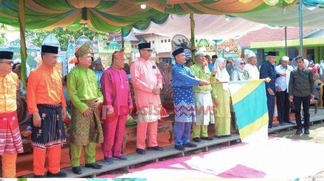 Pj Bupati Herman Lepas Pawai Ta'aruf dan Buka Stand Bazar MTQ Ke 28