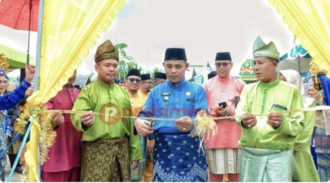 Pj Bupati Herman Lepas Pawai Ta'aruf dan Buka Stand Bazar MTQ Ke 28