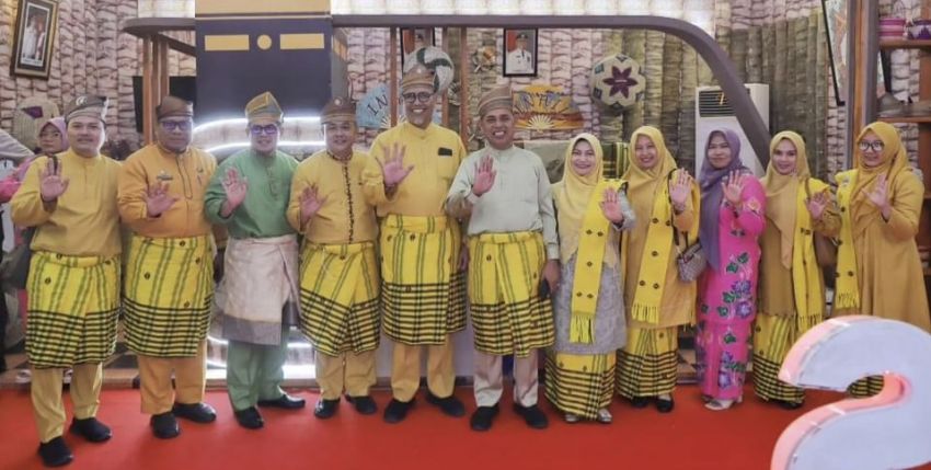 Kunjungan Gubri Beserta Rombongan di Stand Bazar Inhil Disambut Oleh Pj Bupati didampingi Pj.Ketua TP PKK Inhil