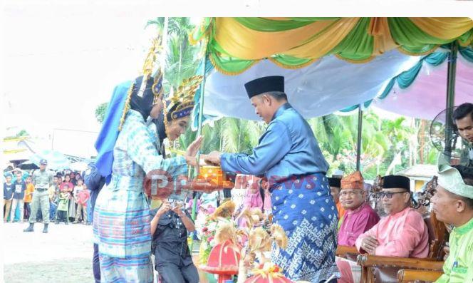 Pj Bupati Herman Lepas Pawai Ta'aruf dan Buka Stand Bazar MTQ Ke 28