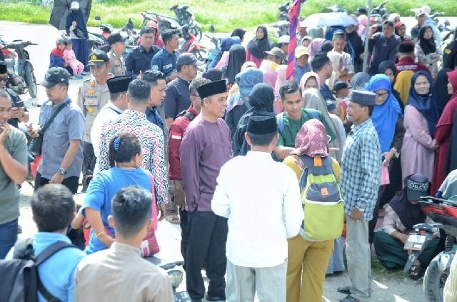 Pj Bupati Indragiri Hilir H Herman Buka Opersi Pasar Murah Di Kecamatan Kateman