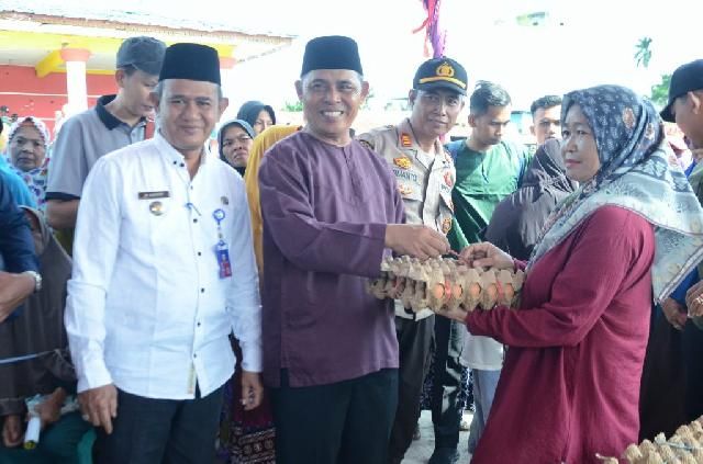 Pj Bupati Indragiri Hilir H Herman Buka Opersi Pasar Murah Di Kecamatan Kateman
