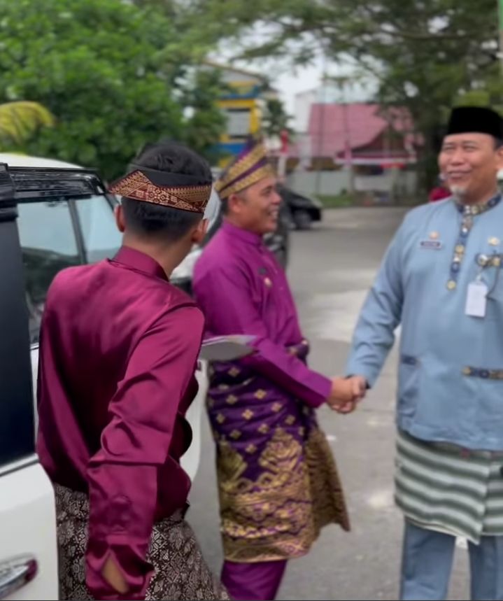 Pj Bupati Indragiri Hilir Herman Kadi Insektur Upacara Milad Riau Ke 67