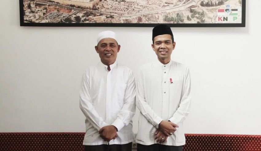 Pj.Bupati Inhil Heman berkesempatan bersilaturahmi menyambangi Ust.Abdul Somad ( UAS ) di Kediamannya di Rumah Omak di Kampar