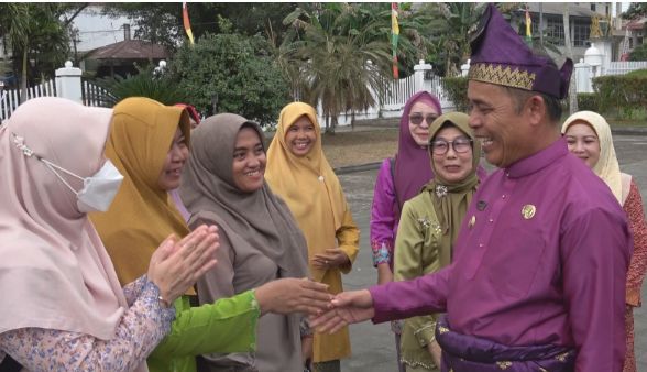 Pj Bupati Indragiri Hilir Herman Kadi Insektur Upacara Milad Riau Ke 67
