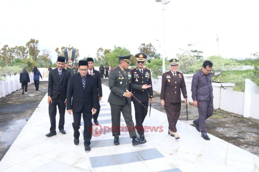 Pj Bupati Ikuti Upacara Ziarah Nasional Memperingati HUT TNI ke-79 di Indragiri Hilir