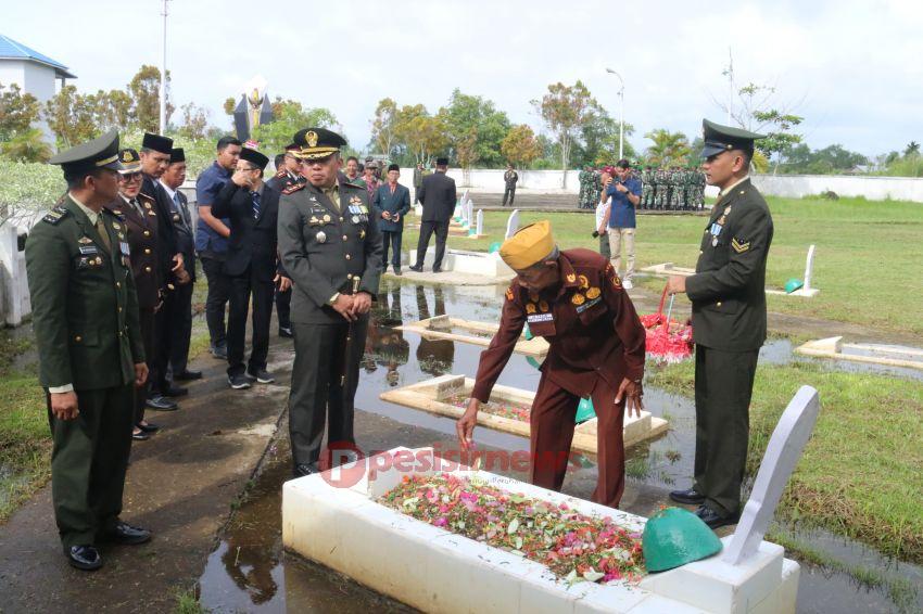 Pj Bupati Ikuti Upacara Ziarah Nasional Memperingati HUT TNI ke-79 di Indragiri Hilir