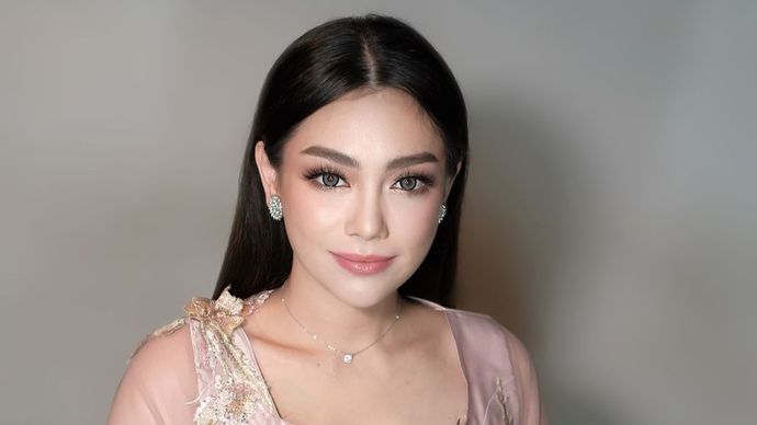 7 Artis Janda Terseksi yang Bikin Kaum Pria Greget, dari Sophia Latjuba hingga Celine