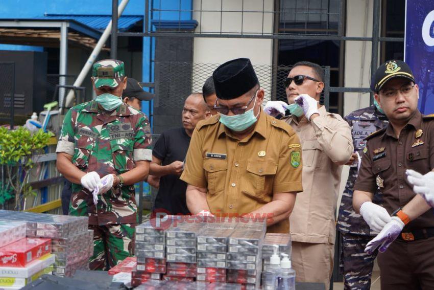 Pj Bupati Indragiri Hilir Yang Diwakili Kaban Kesbangpol Hadiri Pemusnahan Barang Milik Negara Di Bea Cukai Tembilahan