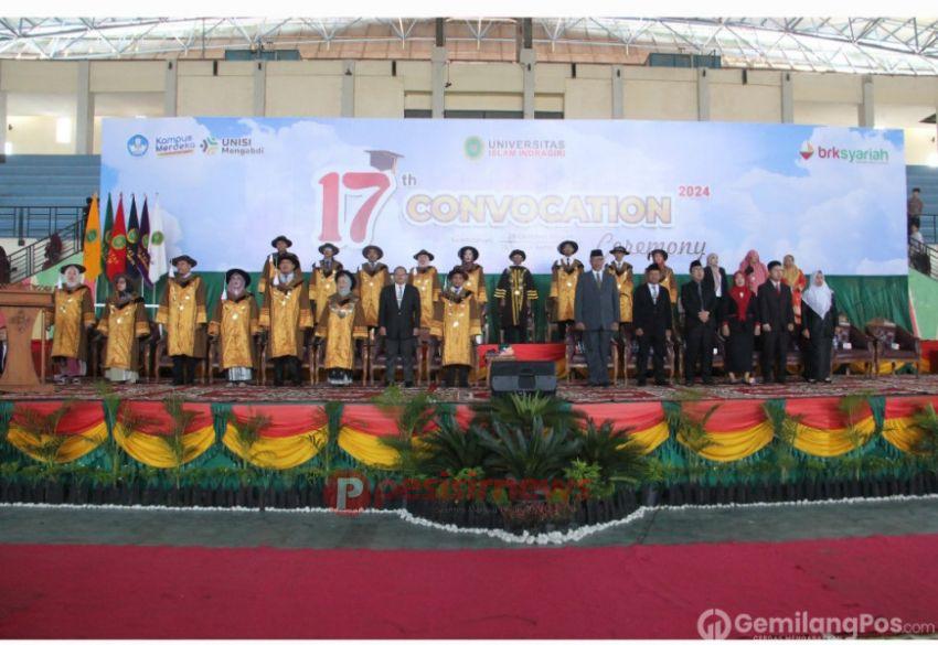 Pj Bupati Inhil Erisman Yahya Yang Diwakili diwakili oleh Asisten II Setda Inhil, H. Tantawi Jauhari menghadiri acara Wisuda Ke-17 Universitas Islam Indragiri (UNISI) Tahun 2024